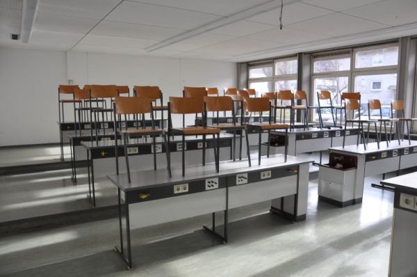 Klassenzimmer im eigenen Gebäude des technischen Gymnasiums