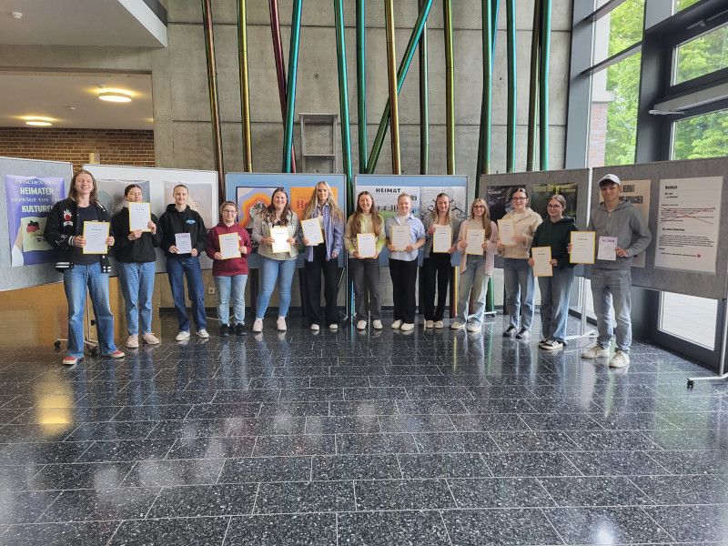 TGG 12 mit vielen Preisen beim Schülerwettbewerb des Landtags „Heimat – wo bin ich zuhause?“
